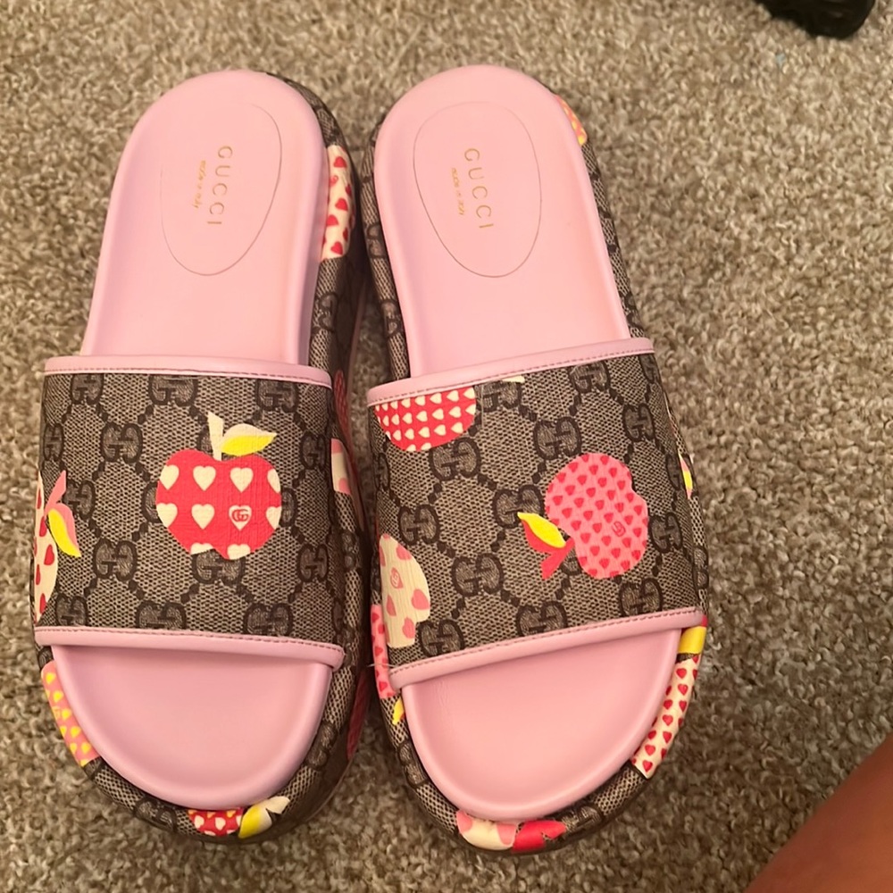 Gucci Slides Valentines Edition